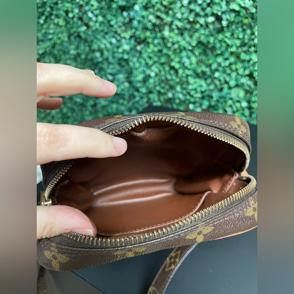 Louis Vuitton - Vintage Danube Monogram Canvas Crossbody Bag - 2002 - Picture 11 of 16